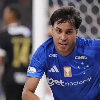 Kaio Jorge decide, Cruzeiro bate Atlético e é campeão mineiro em jogo com pancadaria