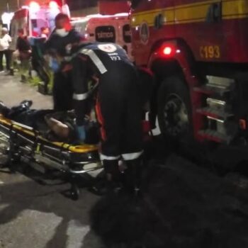 Homem é retirado de canal de escoamento após queda em Itabira