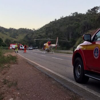 Bombeiros realizam desencarceramento após grave acidente em Santa Maria de Itabira