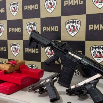 Polícia apreende arsenal e explosivos que iam para o interior de Minas