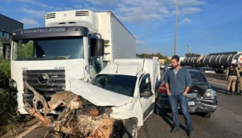 Acidentes causam cenário de caos no Anel Rodoviário e via está parada em BH