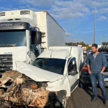 Acidentes causam cenário de caos no Anel Rodoviário e via está parada em BH