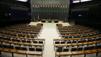 Comissão aprova projeto que classifica PCC e CV como grupos terroristas junto a 11 cartéis latinos