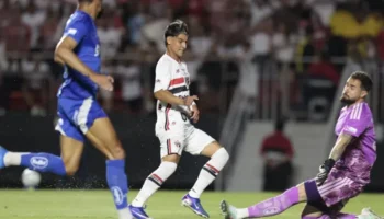 Com show de Ferreirinha, Cruzeiro é goleado pelo São Paulo e segue no Z4 do Brasileirão