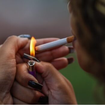 Cigarros prejudicam 3 a cada 10 adolescentes em MG: ‘Voltou a ser moda’, advertem especialistas