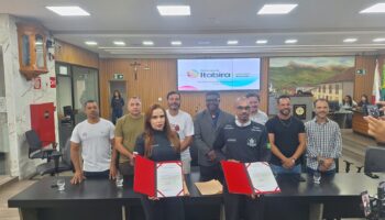 Câmara de Itabira homenageia agentes de proteção à infância com moções de aplausos