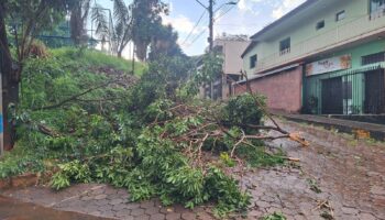 Chuva intensa provoca transtornos em vários bairros de Itabira