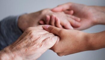 PARKINSON ANTES DOS 50: CONDIÇÃOTAMBÉM PODE ATINGIR ADULTOS E JOVENS