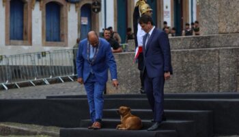 ‘Caramelo’ rouba a cena durante homenagem a Tiradentes em Ouro Preto