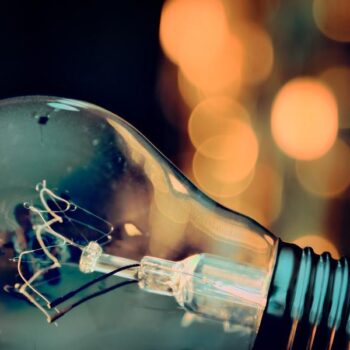 Tarifa social: 300 mil famílias podem perder desconto na conta de luz em Minas