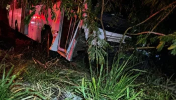 Ônibus escolar perde freio e deixa mais de 45 feridos em MG