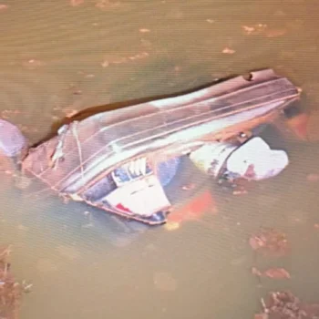 Seis pessoas morrem após carro cair no Lago Corumbá IV, em Goiás