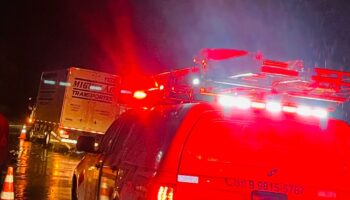 Acidente entre carreta e Saveiro mobiliza equipes de resgate na BR-381