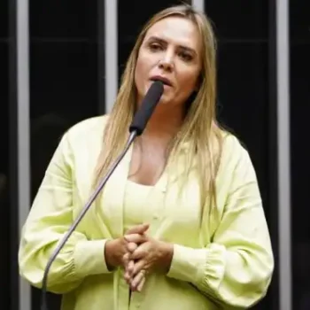 Governadora do DF segue internada após diagnóstico de pneumotórax
