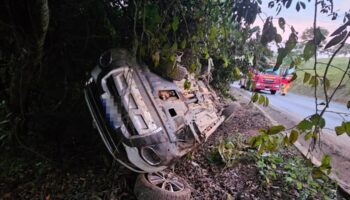Capotamento deixa adolescente morto e jovem ferido em rodovia de Itapecerica, Centro-Oeste de MG