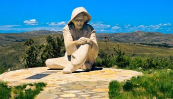 Após restauração, estátua do Juquinha é reinaugurada na Serra do Cipó