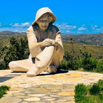 Após restauração, estátua do Juquinha é reinaugurada na Serra do Cipó