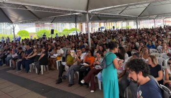 Após 15 dias sem acordo, professores da rede Municipal de BH decidem seguir em greve