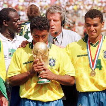 Romário resistiu, mas acabou aceitando participar de documentário sobre o tetra