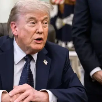 Trump confirma acordo de paz com Irã e anuncia reabertura do Estreito de Ormuz