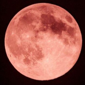 Última lua cheia do Outono, Lua de Morango atinge o ápice às 20h57 desta segunda (29)