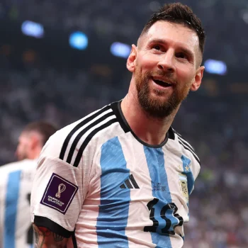 Messi minimiza marca histórica e elogia Ronaldo Fenômeno