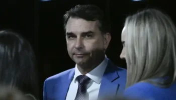 Polícia do Senado reforça segurança de Flávio Bolsonaro após aumento de ameaças, diz equipe