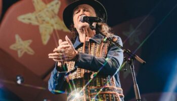 “Melhor estar no palco que assoprar vela em bolo”, diz Alceu Valença sobre turnê que celebra 80 anos