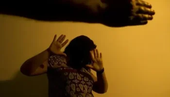 Monitoramento eletrônico para vítimas de violência ajuda mulheres a pedir socorro mais rápido