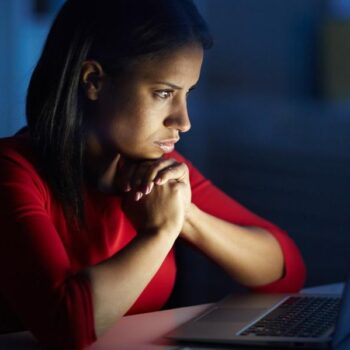 Violência contra mulheres na internet triplica em Minas