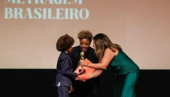 Filme mineiro dirigido por Grace Passô vence o Festival de Gramado