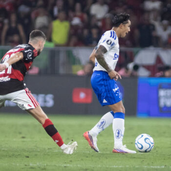 Cruzeiro é envolvido pelo Flamengo, perde no Maracanã e dá adeus à Libertadores