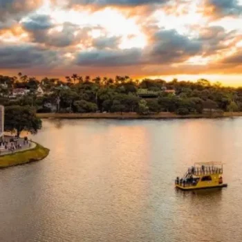 Passeio de barco na Lagoa da Pampulha volta com desconto para moradores de BH