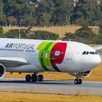 Voo da TAP para Curitiba retorna a Lisboa após despressurização em pleno voo