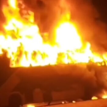 Ônibus da Gontijo pega fogo na BR-381, próximo a Antônio Dias