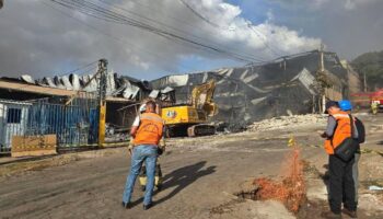 Incêndio em fábrica da Suggar faz Defesa Civil interditar três casas em BH