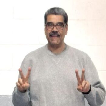 Perfis de Nicolás Maduro divulgam fotos do ex-presidente na prisão nos EUA