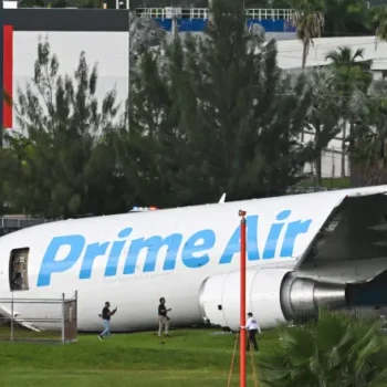 Conselho de Segurança dos EUA investiga acidente com avião da Amazon que deixou cinco mortos em Miami