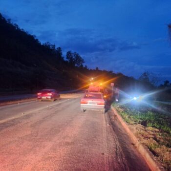 Acidente deixa pai e filho feridos na AMG-1210, em Itabira