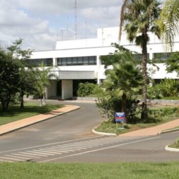 Embaixada dos EUA suspende atendimento no Brasil por questões de segurança