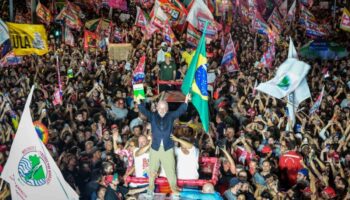 Lula é reeleito presidente do Brasil e conquista quarto mandato após virada no segundo turno