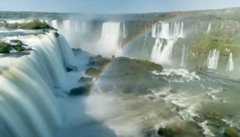 Cheia do Rio Iguaçu fecha visitação às cataratas no lado argentino