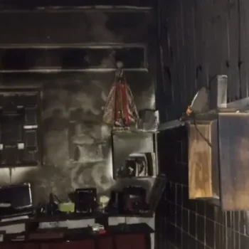 Mulher sofre queimaduras de segundo grau após incêndio em residência em Juiz de Fora