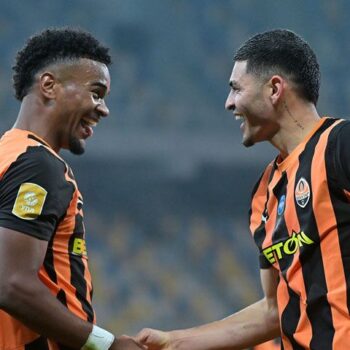 Ex-Atlético, Alisson brilha na Ucrânia com gol, assistência e expulsão provocada