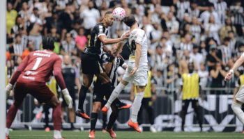 Atlético vira sobre o Santos nos acréscimos e vence por 2 a 1 na Arena MRV