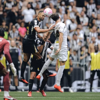 Atlético vira sobre o Santos nos acréscimos e vence por 2 a 1 na Arena MRV
