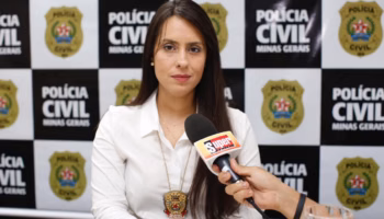 Após 420 dias afastada, delegada esposa de réu pela morte de gari retorna ao trabalho em Minas