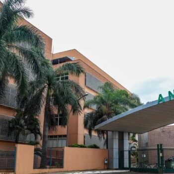 Anvisa aprova medicamento para tratar esquistossomose em crianças