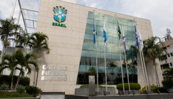 CBF é cobrada por uso de voz de narrador que morreu em 2024, diz portal